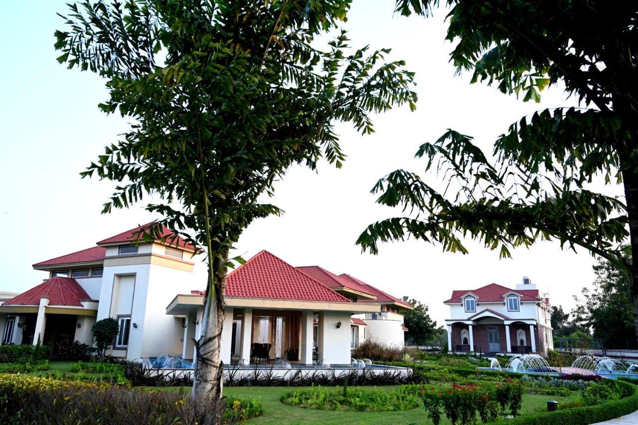 Neonz Resort And Club Sojitra Exterior photo