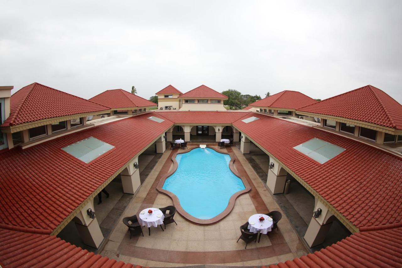 Neonz Resort And Club Sojitra Exterior photo